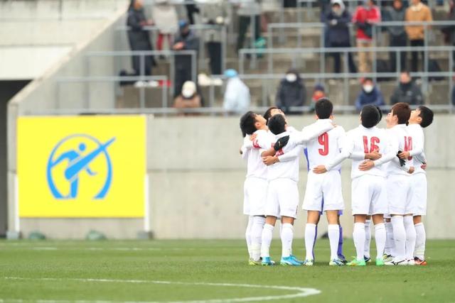偶像！帕斯度假时身穿梅西2006年世界杯复刻版客场球衣